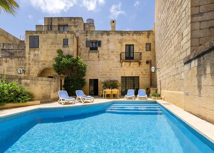 Villa Dar Tal-patri With Private Pool Għammar